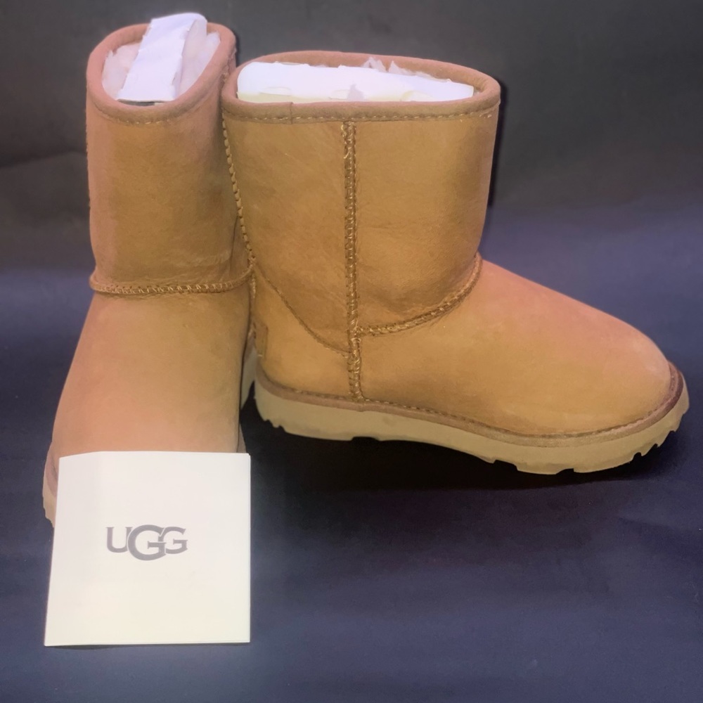 UGG Classic Weather Short Toddler size 11